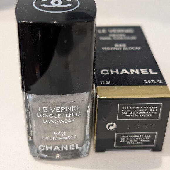 Chanel Le Vernis Nail Polish (2 colours) - Picture 2 of 2